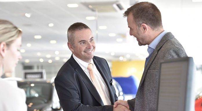 Pakiet dealerski – co to jest i komu się opłaca?