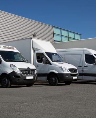 W jaki sposób organizowany jest transport maszyn oraz urządzeń do ZEA?