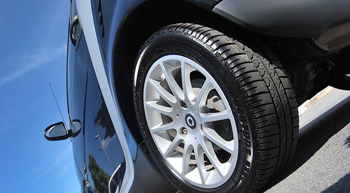 Czy po polskich drogach jeżdżą wyłącznie stare auta?