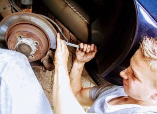 Z jaką siłą dokręcić wahacz?