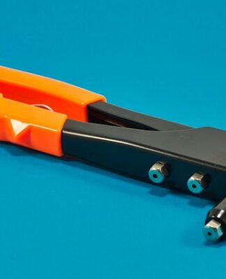 Jak jest nitownica po angielsku?