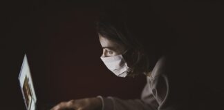 Jaka odległość warsztatu samochodowego od domu sąsiada?