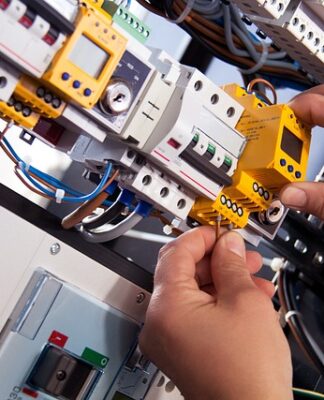 Czy elektronik może być elektrykiem?
