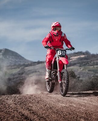 Czy enduro można jeździć po drodze?