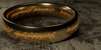 Ile jest pierścieni na tłoku?