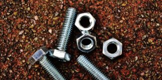 Co na zapieczone śruby?