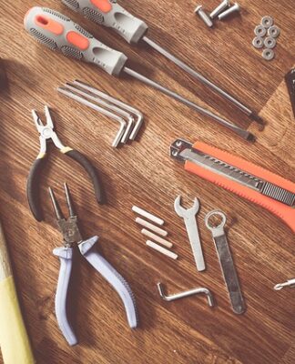 Jakie są narzędzia warsztatowe?