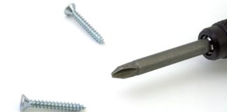 Jak odkręcić śrubę z nitonakrętki?