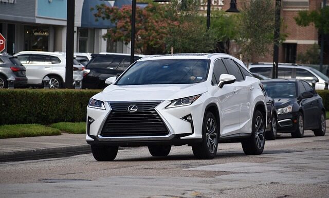 Ile kosztuje nowy Lexus UX 200?