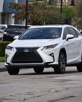 Jaki prześwit ma Lexus UX?