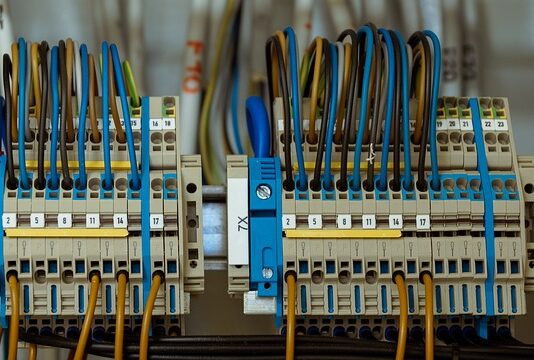 Gdzie znajdują się bezpieczniki Citroen Nemo?