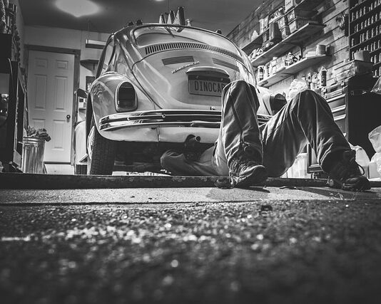 Jak naprawić sworzeń wahacza?