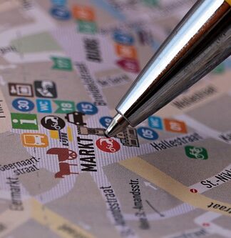 Z jakich map korzysta TomTom?