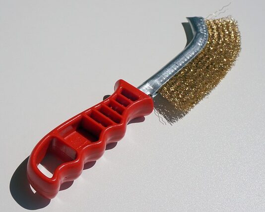 Jak samodzielnie usunąć rdzę z samochodu?