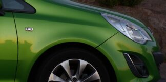 Ile pali Opel Corsa na 100 km?