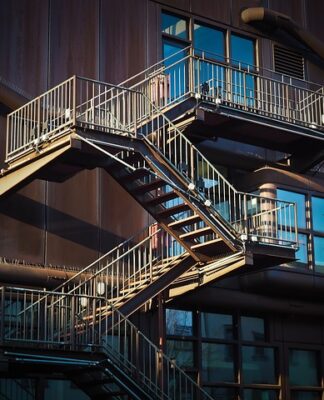 Co lepsze do konstrukcji wkręty czy gwoździe?