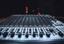 Co daje tłumik basowy?