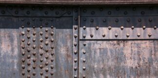 Na czym polega proces nitowania?