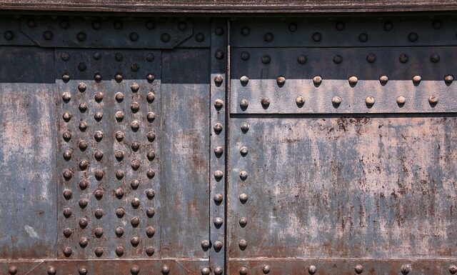 Na czym polega proces nitowania?