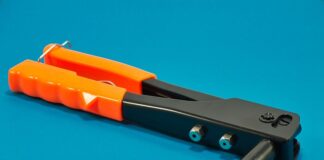 Jak działa Nitownica pneumatyczna?