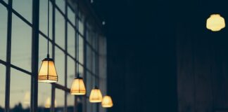 Jak najlepiej umyć szyby w samochodzie?