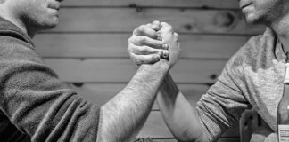 Jak się zakłada tłok?