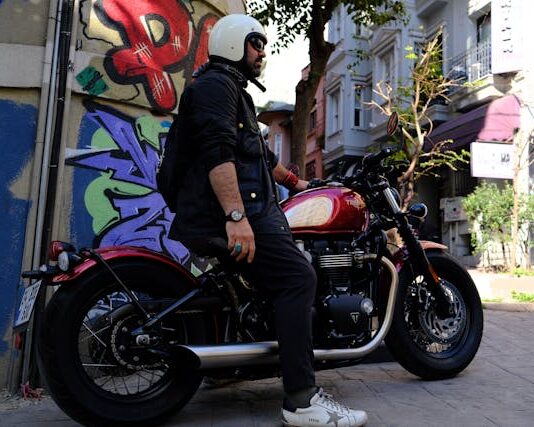 Okulary motocyklowe czy gogle motocyklowe – kilka rzeczy, które warto wiedzieć przed wyborem Okulary motocyklowe